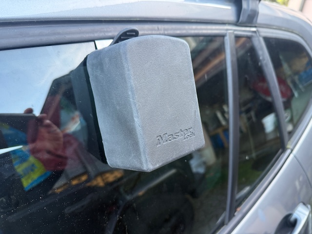 Car key safe Switzerland for vehicle key storage