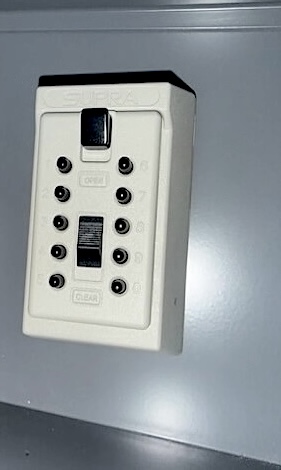 Key safe inside a Swiss post box and Milchkasten – no-drill installation