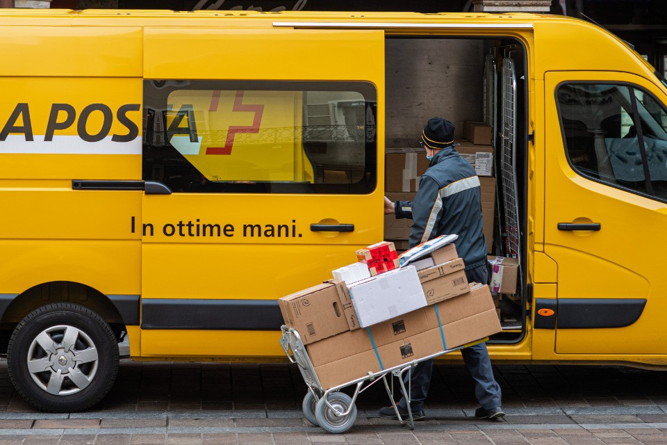 Parcel delivery by Swiss Post
